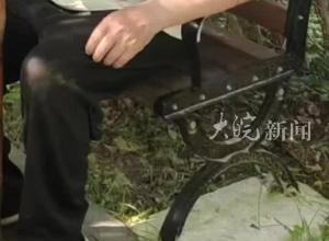 大皖正能量|安徽庐江5名少年接力救助老人 拦停警车 民警送上荣誉证书