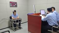 涉嫌危害鐵路安全！一男子在高鐵上吸電子煙，被罰500元