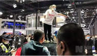 特斯拉胜诉！爬车顶女车主被判致歉并赔偿
