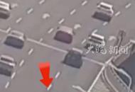 高架橋上轎車突發(fā)自燃 ，合肥多名熱心司機紛紛飛奔上前接力滅火