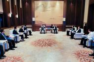  池州市委書(shū)記朱浩東與江蘇葑全新能源公司總裁李龍德一行舉行工作會(huì)談