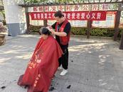?來安縣張山鎮(zhèn)愛心發(fā)屋：為愛剪發(fā)，傳遞溫情 