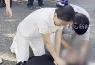  男子昏迷倒地   
蚌醫(yī)大醫(yī)生義診途中緊急施救