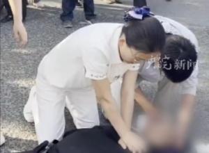  男子昏迷倒地   
蚌医大医生义诊途中紧急施救