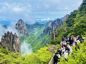 五一假期，黃山風景區吸引近13萬名游客