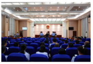 多次為服刑人員賭博提供幫助，一監(jiān)獄民警受審