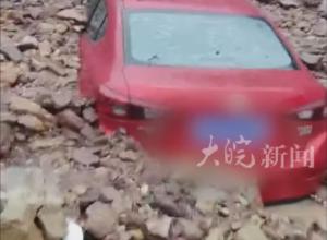 湖南永州一地突发泥石流
有车辆被埋
当地乡政府回应
