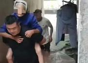 人物故事丨他将绳子绑在身上，趟过齐腰深洪水救出9旬老人