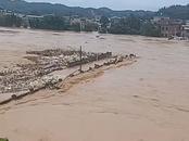 廣東一座近百年歷史老橋被洪水沖斷  當地鎮政府：上游泄洪導致