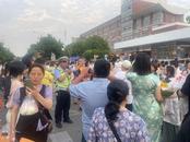 巢湖交警借助“高中考” 為陪考家長送去交通安全知識(shí)教育