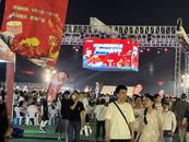 2024合肥駱崗公園龍蝦美食嘉年華盛大啟幕   潮汕英歌舞將為游客吃蝦“助興”