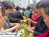 城南鎮(zhèn)方小河社區(qū)開展“端午佳節(jié) ‘粽’情鄰里”端午節(jié)主題活動