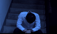 “附近的美女”，竟然是間諜......