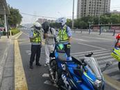 摩托車非法改裝噪音超標，罰款200元