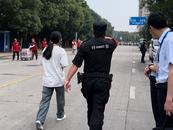 合肥一高考生走錯考點(diǎn)，民警緊急轉(zhuǎn)送