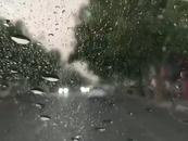 蒙陰縣出現(xiàn)強(qiáng)對流天氣，當(dāng)?shù)毓r(nóng)稱降雨對緩解旱情有幫助