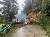 黄山市徽州区各地以“迅”应“汛” ，确保群众安全