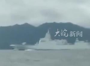 当地人拍到现场画面：“中国万吨大驱驶过菲律宾沿岸”