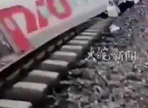 俄罗斯一列车9节车厢脱轨 已致约70人受伤