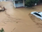福建泰寧一鄉(xiāng)鎮(zhèn)暴雨致街道積水成河 