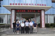 皖衛(wèi)附院黨委書記金平帶隊到幫扶村開展節(jié)前走訪慰問活動