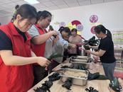 廬江縣晨光社區(qū)社會(huì)組織聯(lián)合會(huì)：黨建引領(lǐng)暖民心 粽情粽意鄰里情  
