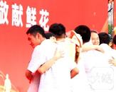 合肥一中舉行高三畢業典禮暨成人禮 畢業生現場感恩父母