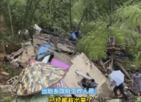 福建省泰寧の村で家屋が倒壊し、人が閉じ込められた郷政府の対応：3人は搬送医を救出
