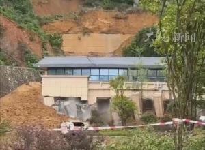 贵州一疾控中心房屋被掩埋?
官方回应：培训中心房屋被冲毁 
正清理垮塌土方