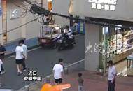 安徽寧國 5名“小孩哥 ”，街頭“撿”到一個娃，應邀參觀警營 乘特警巡邏警車