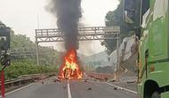 廣?西百色發生交通事故：面包車高速上側翻起火致1死3傷