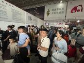 黃山北站所有列車停運后，汽車客運總站乘汽車的人增多了