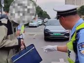 考生走錯考場，六安交警騎車護送