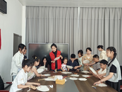 洪集鎮：“ 彩色漆扇”為青少年送去節日文化禮物