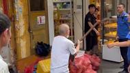 廣州一商販用鐵鍬擊打城管，屬地派出所已介入