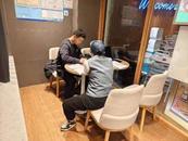 用铁丝毛发等栽赃敲诈商家，黄山警方抓获4名嫌犯
