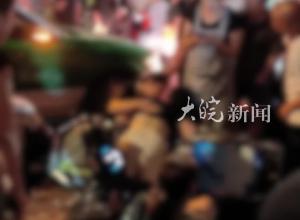 四川乐山发生交通事故 多人被撞伤 目击者：SUV司机肇事后逃逸