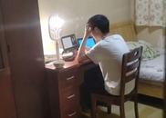 高二男生丟書包急哭了，民警連夜查監控尋找 