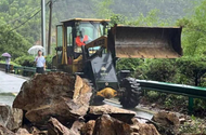 黄山市仍有12条道路受阻，正在抢修中
