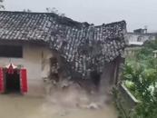 廣西玉林暴雨洪澇，兩層老房被泡倒塌