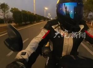 从代步工具到“摩旅”天下      安徽人王开东打算骑到俄罗斯