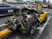 上海一法拉利路上著火燒毀，車主為何要起訴代駕公司？