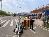 “公主抱”護送受傷考生，六安輔警熱心護考獲錦旗