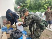 長江水位持續上漲 武警池州支隊官兵緊急轉移群眾