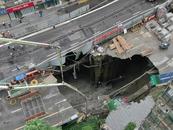成都地鐵13號線一在建站點路面發(fā)生坍塌 當(dāng)?shù)鼗貞?yīng)