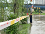 天桥街道：汛期巡河不停歇，筑牢防汛“安全网”