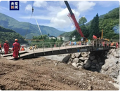 重型機械可通達 四川漢源皇木鎮通往災區道路搶通