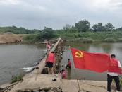 懷寧縣馬廟鎮：黨員志愿者攜手行動 清理河道雜物保暢通