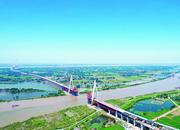 百米高空穿針引線 巢馬城際鐵路控制性工程迎新進展
