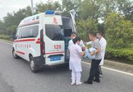 辦案途中遇交通事故，民警緊急救助傷者